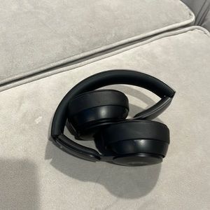 BEATS SOLO PRO WIRELESS NOISE CABCELLING